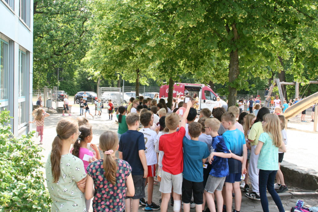 (c) 2023 Florian Windeck - Förderverein der Grundschule Kaltenweide e.V. - Eisaktion an der Grundschule 2023