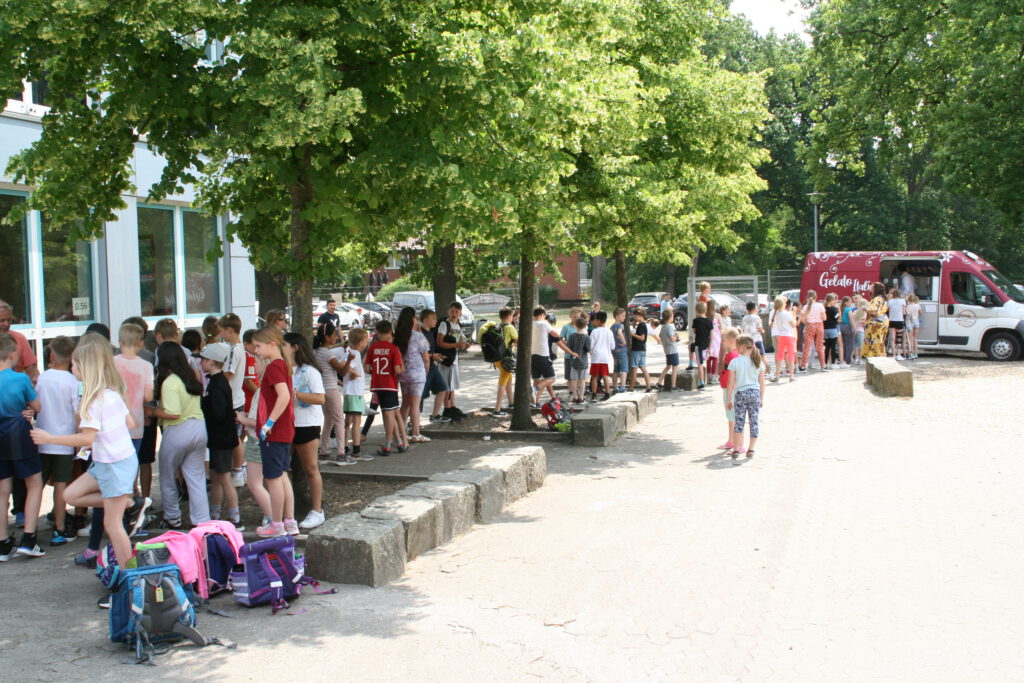 (c) 2023 Florian Windeck - Förderverein der Grundschule Kaltenweide e.V. - Eisaktion an der Grundschule 2023